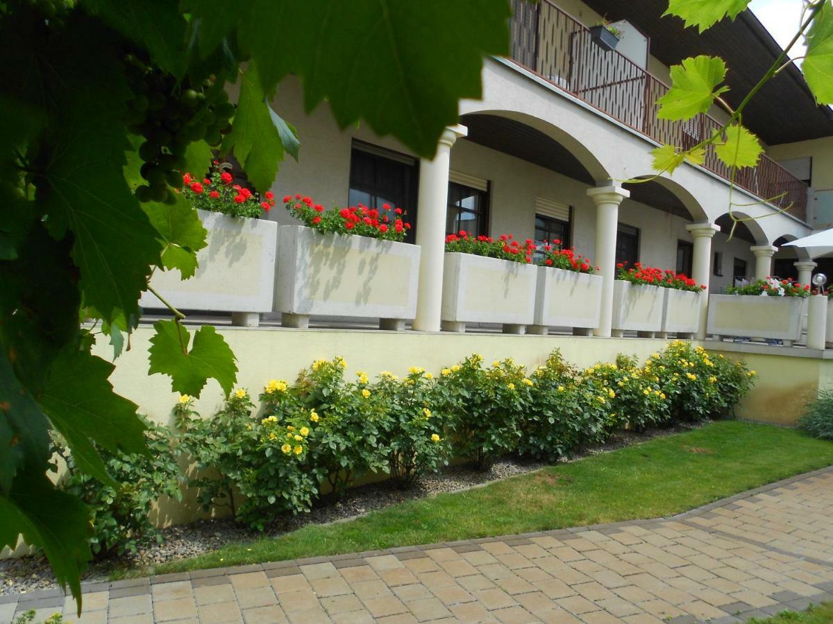 Weingut Gastehaus Palkowitsch Bed & Breakfast Illmitz Eksteriør bilde