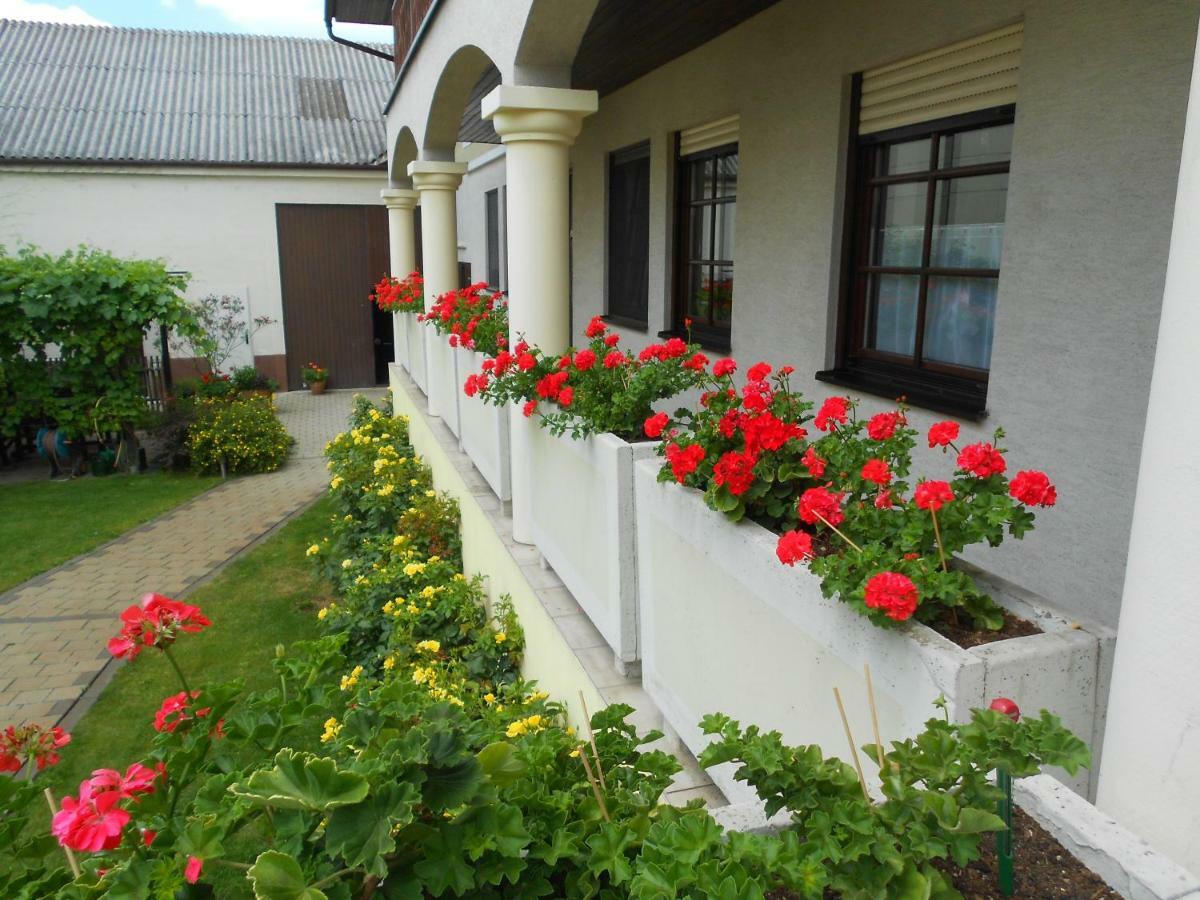 Weingut Gastehaus Palkowitsch Bed & Breakfast Illmitz Eksteriør bilde